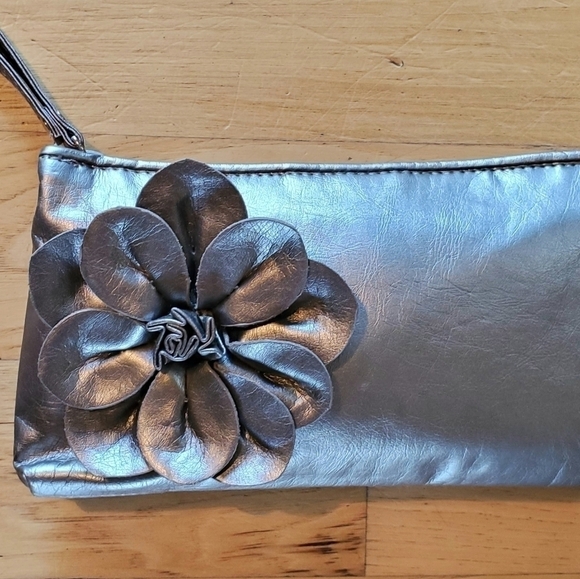 SEPHORA Metallic Gray Flower Appliqué Makeup Cosmetic Bag Pouch Wristlet - Picture 2 of 11